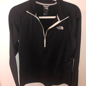 Womens Northface Pullover. Quarter Zip. Size Medium
